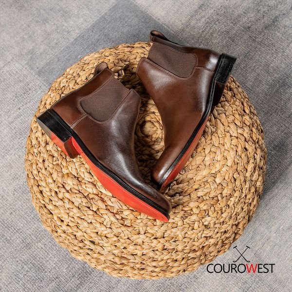 BOTA CHELSEA CAFÉ SUELA DE CUERO ROJO NOBRE