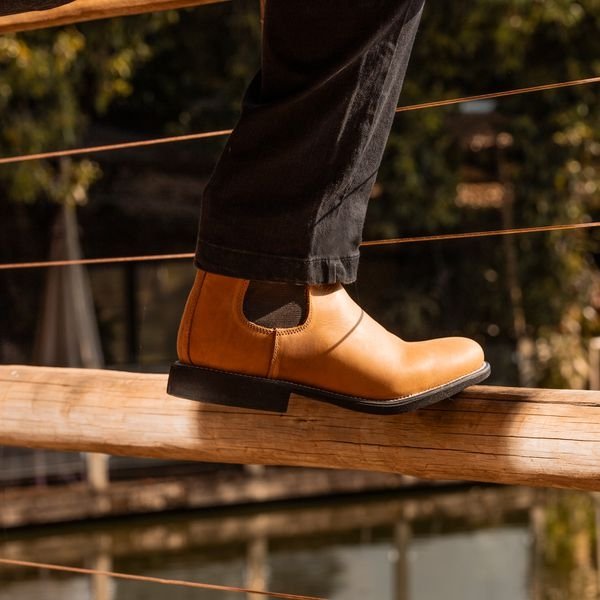 BOTA CHELSEA CARAMELO ANATÓMICA CUERO HIDROFUGADO